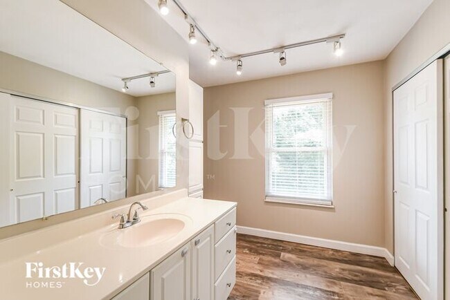 Foto del edificio - 2729 Chalet Forest Dr