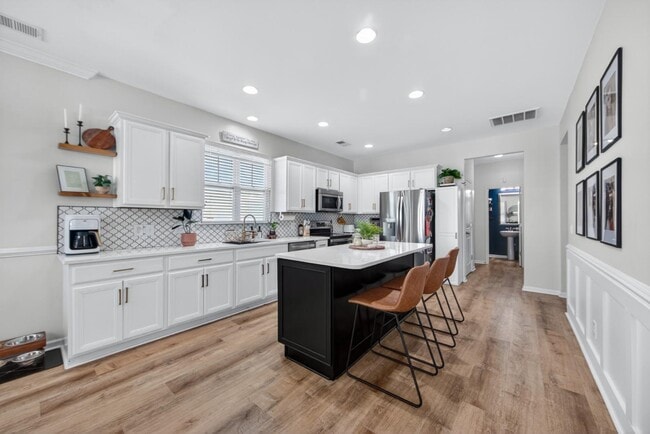 Building Photo - 105 Crossandra Ave