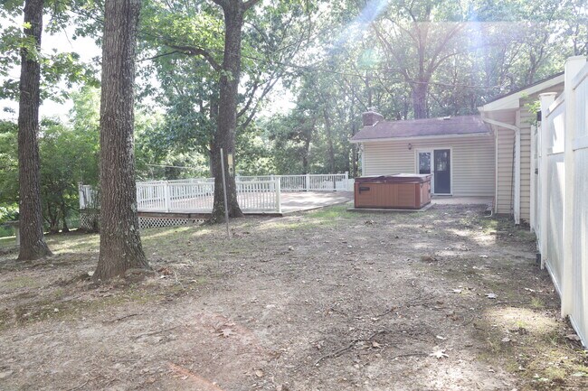 Foto del edificio - 16280 Hardwood Ln
