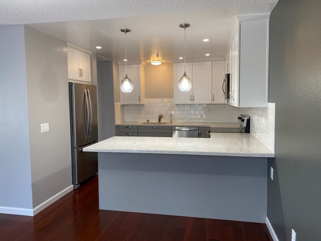 Foto principal - 8012 Sunflower Dr