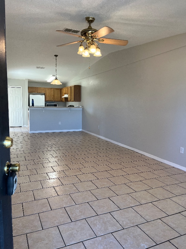 Building Photo - 773 Squirrel Ct