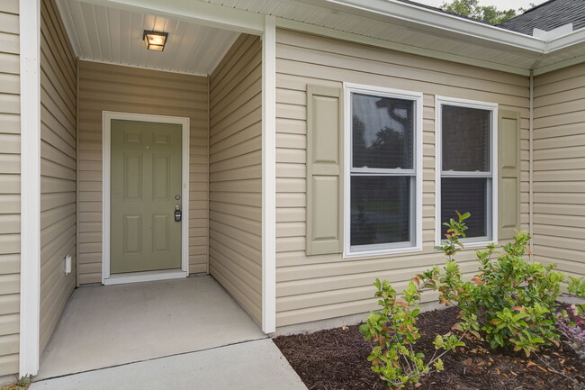 Building Photo - 108 Pine Ct