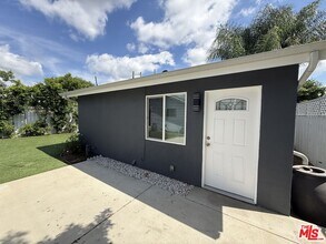 Building Photo - 7512 Jamieson Ave