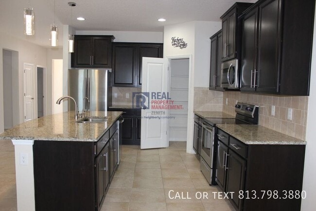 Building Photo - 33163 Sand Creek Dr