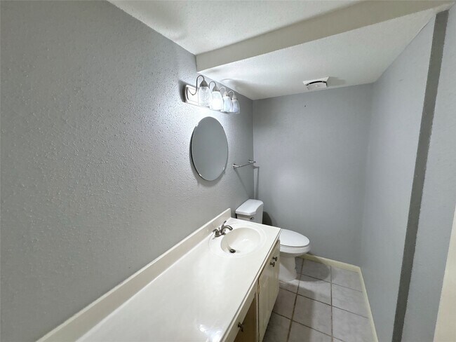 Foto del edificio - 14551 Misty Meadow Ln