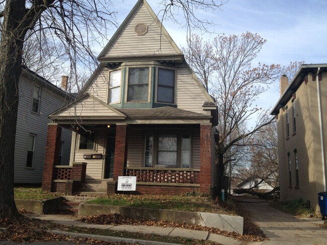 Building Photo - 638 N 8th St