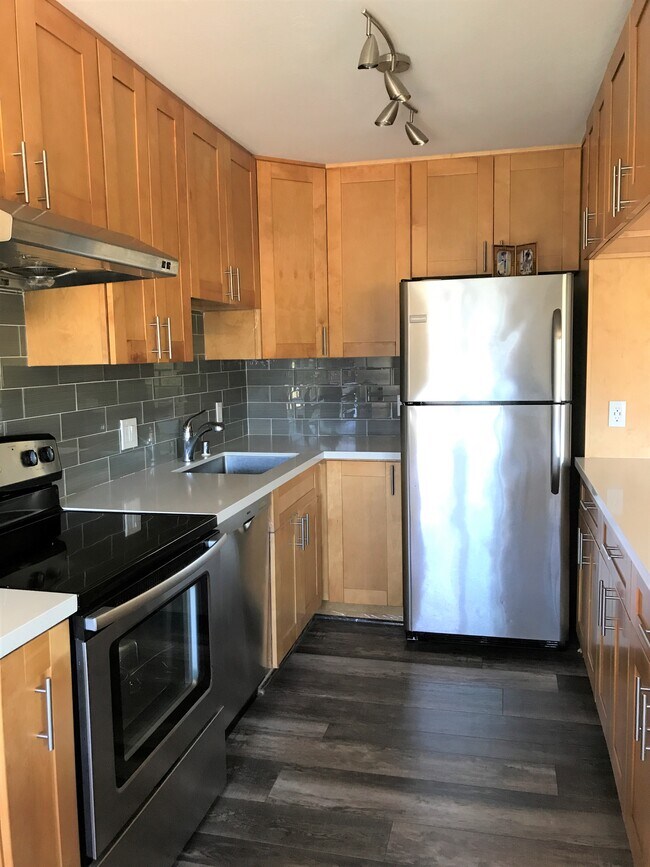 kitchen - 3050 Los Prados St