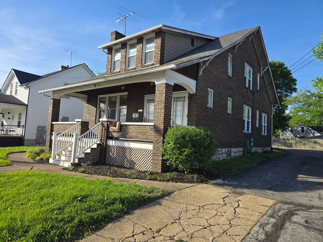 Foto del edificio - 422 E Fifth St