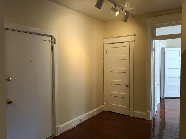 Building Photo - 1315 Park Rd NW