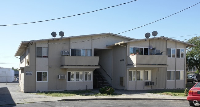 1520 Lacey Ct - Lacey Apartments