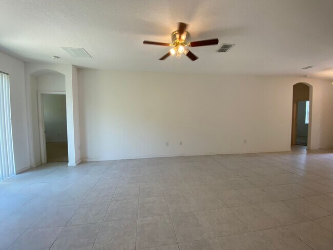 Foto del edificio - Stunning 3 Bed, 2 Bath Home in Gated Legac...