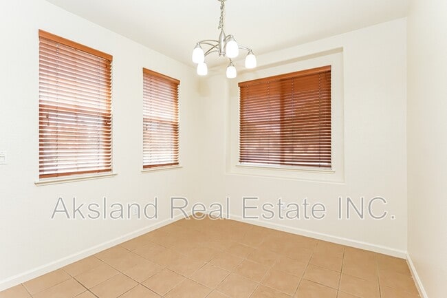 Foto del edificio - 936 Heartland Dr
