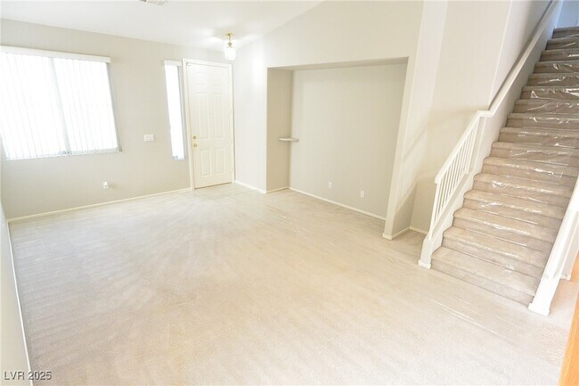 Foto del edificio - 10412 Sloping Hill Ave