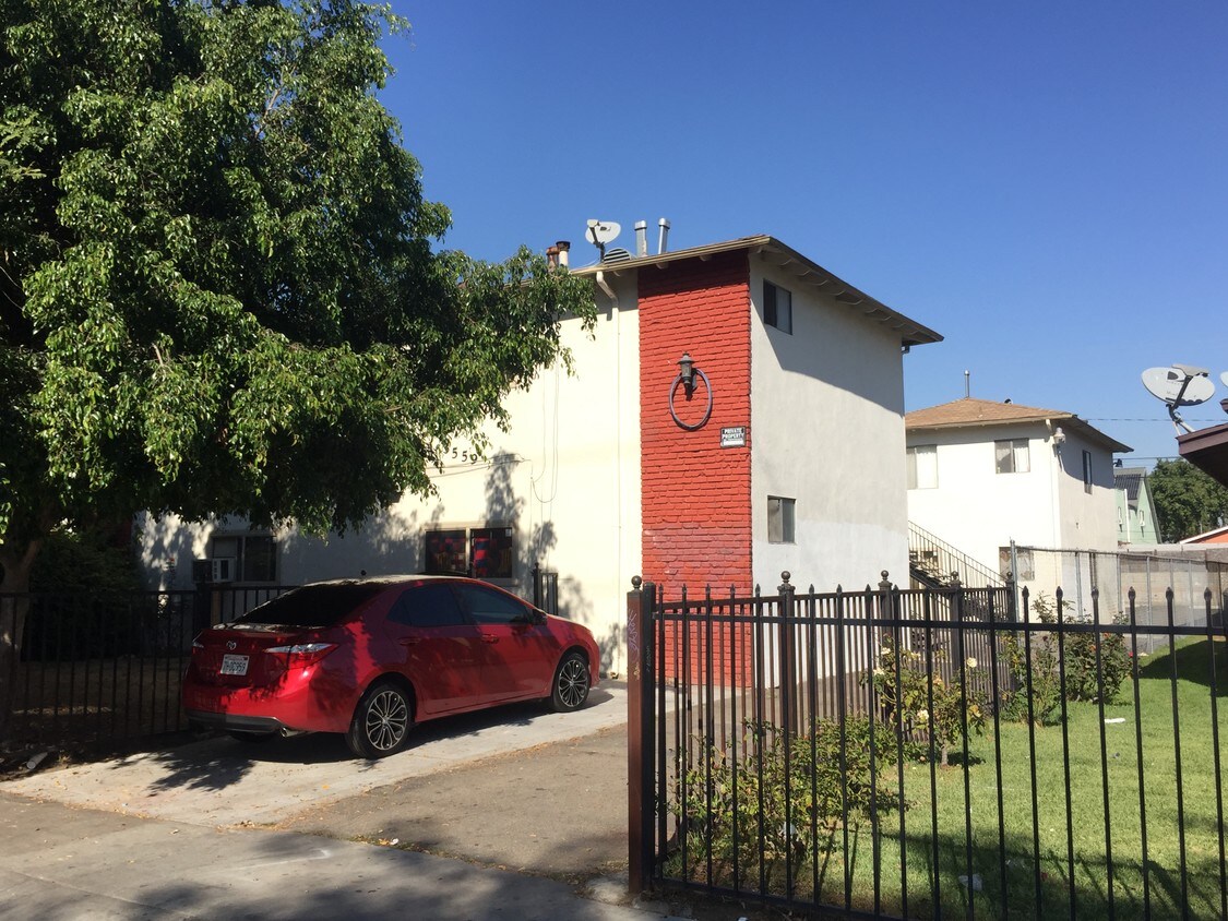 Primary Photo - Maywood Apartments