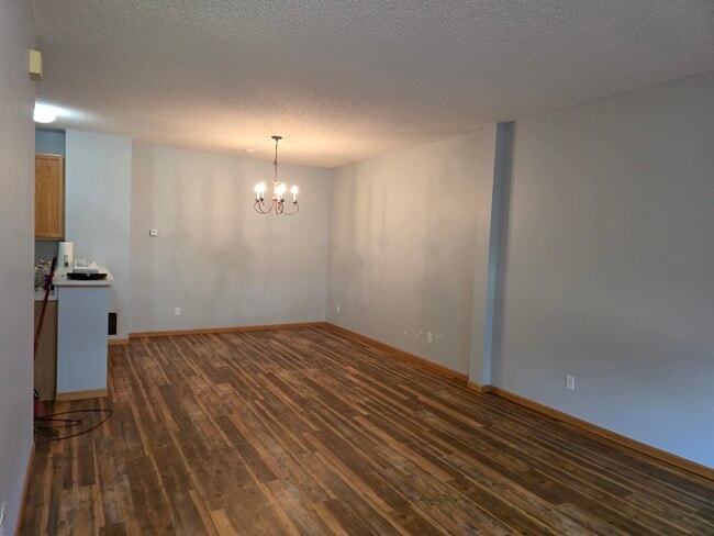 Building Photo - 821 Willow Glen Ct