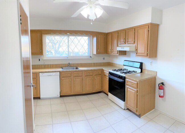 Building Photo - 33 Dorchester Ct