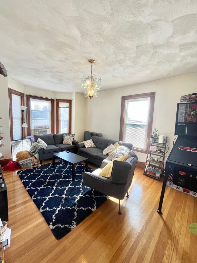 Building Photo - 48 Putnam St