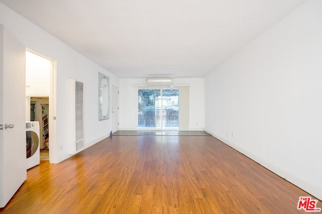 Building Photo - 446 S St Andrews Pl