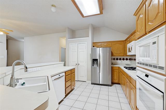 Foto del edificio - 1524 Summerfield Dr