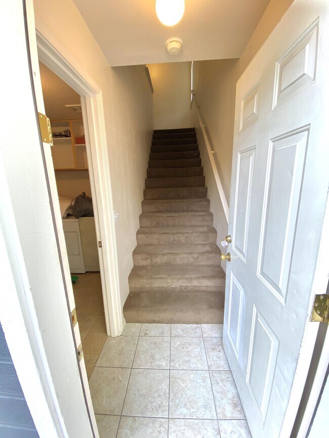 Building Photo - 1147 Tabby Ln
