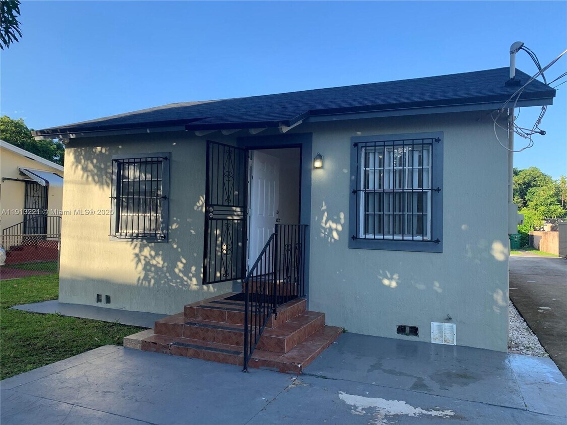 Foto principal - 2500 NW 24th Ave