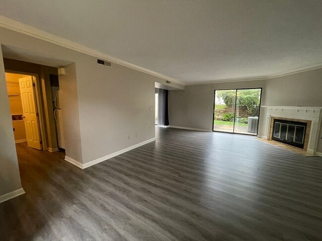 Foto del edificio - 2157 Vaden Village Dr