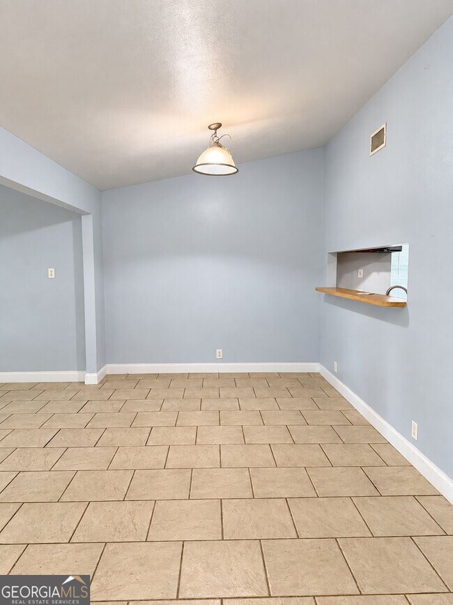 Building Photo - 204 Sunnyside Dr