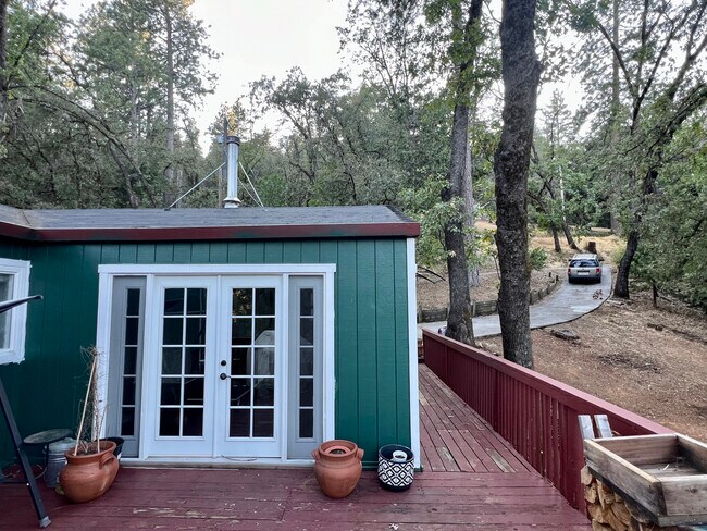 Building Photo - 13765 Brooks Rd