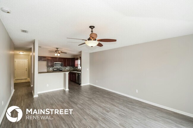 Building Photo - 7405 International Village Dr