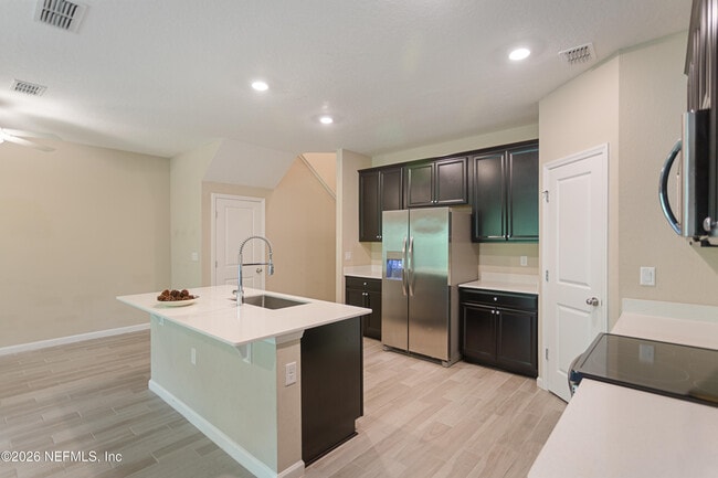 Foto del edificio - 56 Viceroy Ct