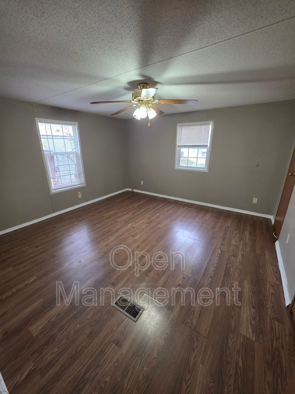 Foto del edificio - 16 English Village Park