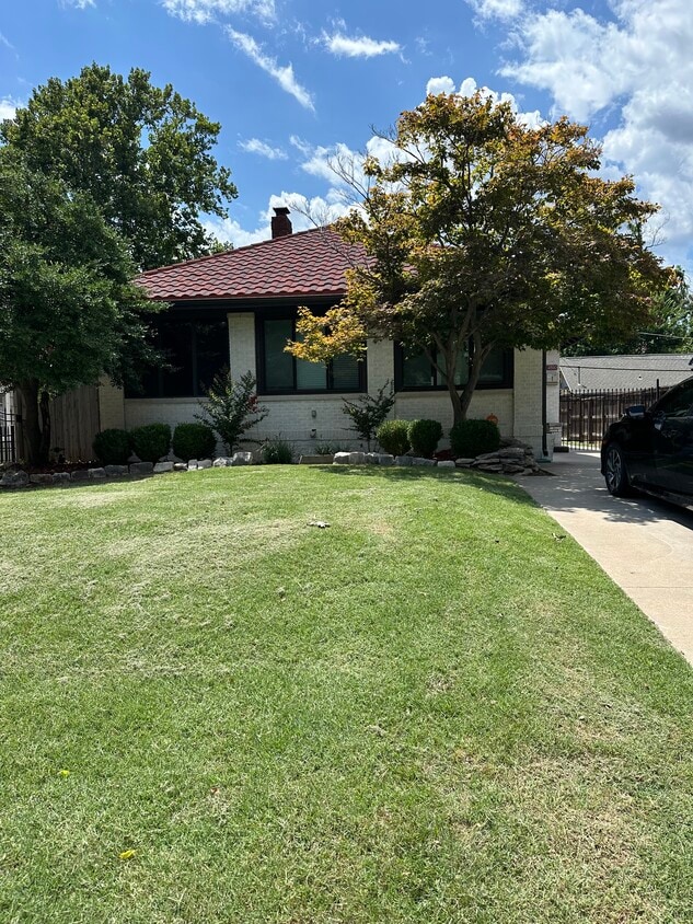 Primary Photo - 2510 S Norfolk Ave