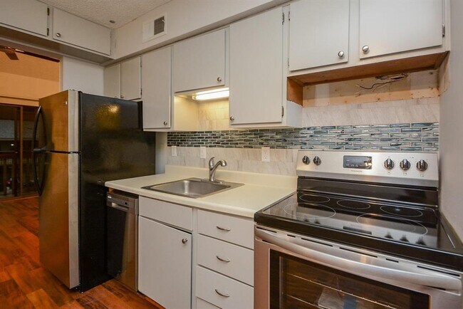 Foto del edificio - 12900 Walden Rd