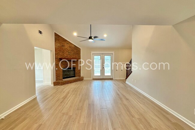 Foto del edificio - 4539 Parkwood Ln