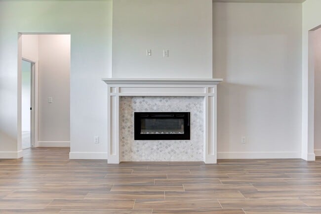 Building Photo - Brand New Home In Mustang!