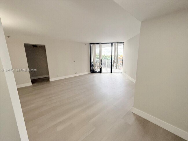 Foto del edificio - 3610 Yacht Club Dr