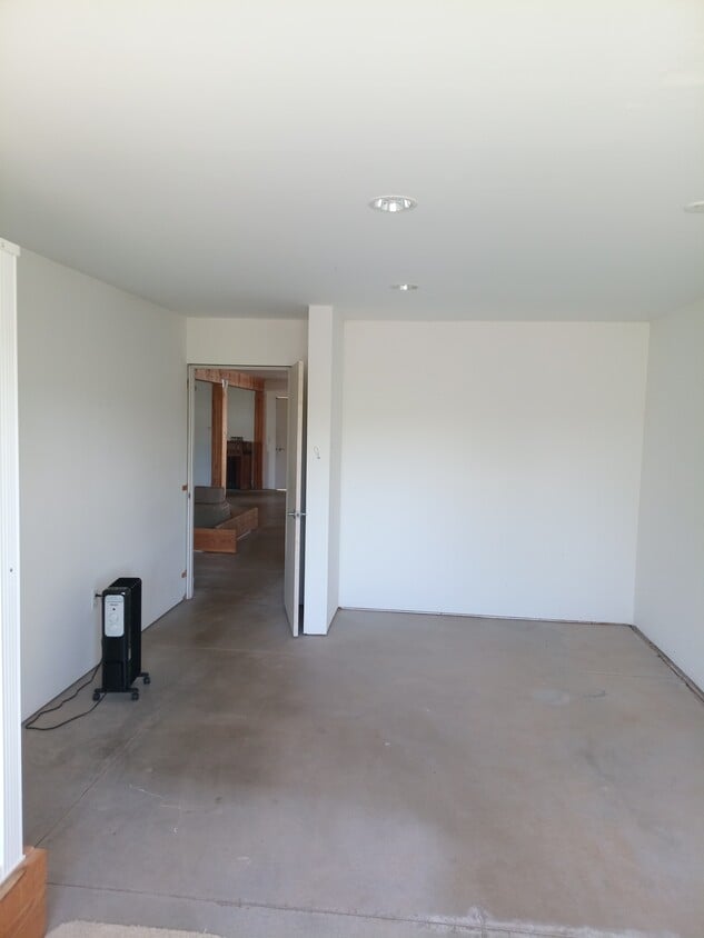 Building Photo - 200 S Pipestone Ln