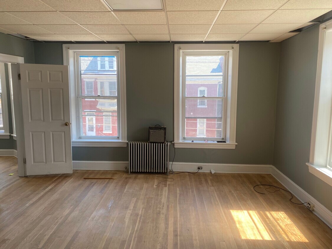 Building Photo - 619 W Franklin St