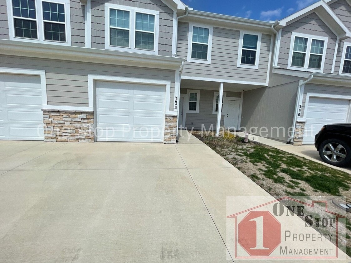 Foto principal - 3 Bedroom / 2.5 Bathroom Townhome in Louis...