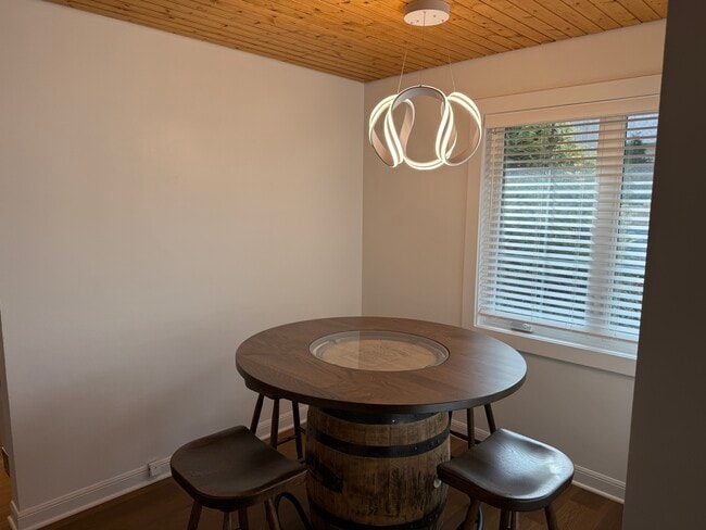 Foto del edificio - 521 N Oak St