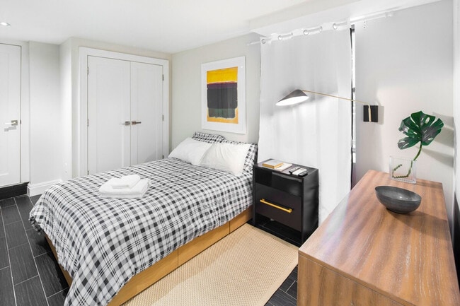 Building Photo - 406 E 59th St