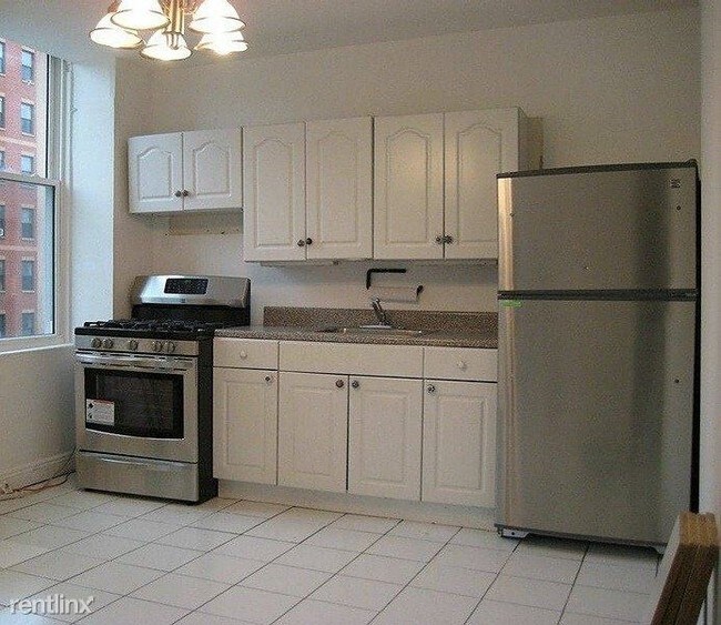 Foto del edificio - 3 br, 1 bath Apartment - 500 Grand Street 2