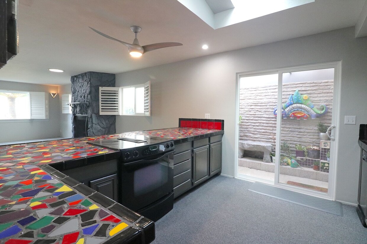 Primary Photo - 2 story 2 bed/ 3 bath (+ office w closet) ...