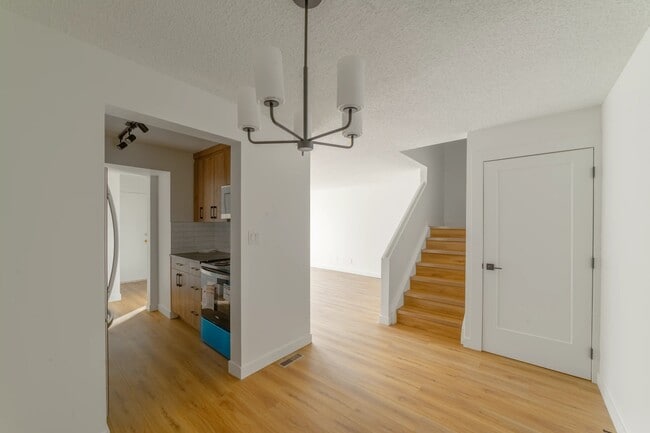 Building Photo - Huntington Townhomes