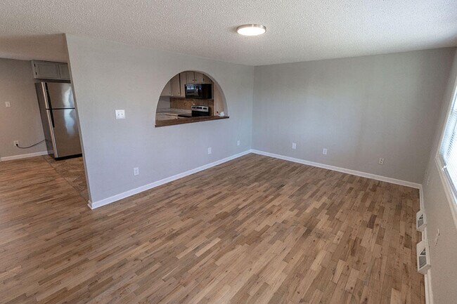 Foto del edificio - 6007 N Vickie Dr