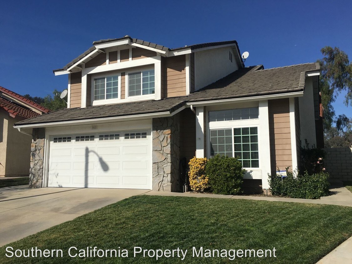Foto principal - 3018 Oakcrest Dr