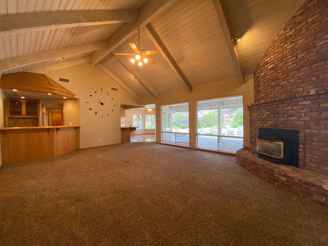 Foto principal - 966 E Sutton Dr