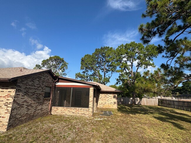 Foto del edificio - 3 BR/2BA HOME IN PALM BAY.