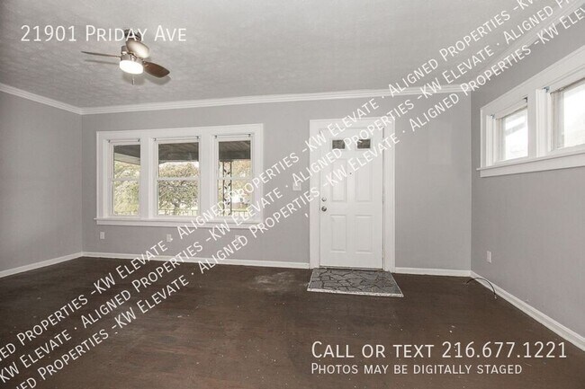 Building Photo - Bright & Charming  3 bedroom !