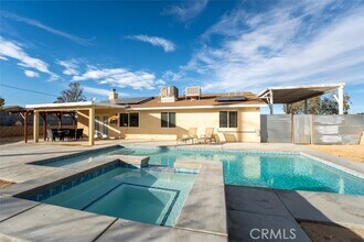 Building Photo - 60205 Latham Trail